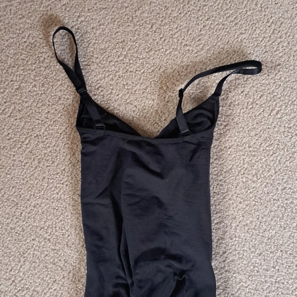 SMALL   SKIMS LONGLINE BODYSUIT - Picture 8 of 10